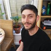 Cuoci e studente all’Università di Scienze Gastronomiche di Pollenzo. Ho lavorato per 10 anni all’estero, in Portogallo, Inghilterra ed Australia